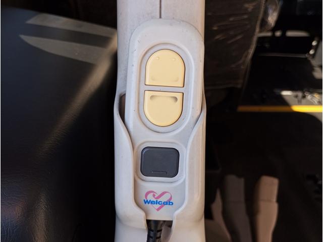 ハイエースバン 車いす仕様車　Ｂタイプ　車検２年付　車いすリフト　福祉装置点検済　ディーゼル車　車いす２名と８名乗車　福祉車両リフト　キーレス　電動格納ミラー　スライドドア連動ステップ　全国対応１年保証付き　修復歴無し（13枚目）