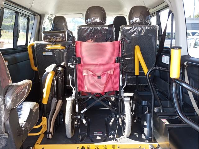 ハイエースバン 車いす仕様車　Ｂタイプ　車検２年付　車いすリフト　福祉装置点検済　ディーゼル車　車いす２名と８名乗車　福祉車両リフト　キーレス　電動格納ミラー　スライドドア連動ステップ　全国対応１年保証付き　修復歴無し（16枚目）