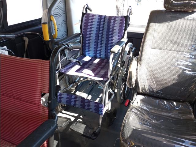 ハイエースバン 車いす仕様車　Ｂタイプ　車検２年付　車いすリフト　福祉装置点検済　ディーゼル車　車いす２名と８名乗車　福祉車両リフト　キーレス　電動格納ミラー　スライドドア連動ステップ　全国対応１年保証付き　修復歴無し（17枚目）