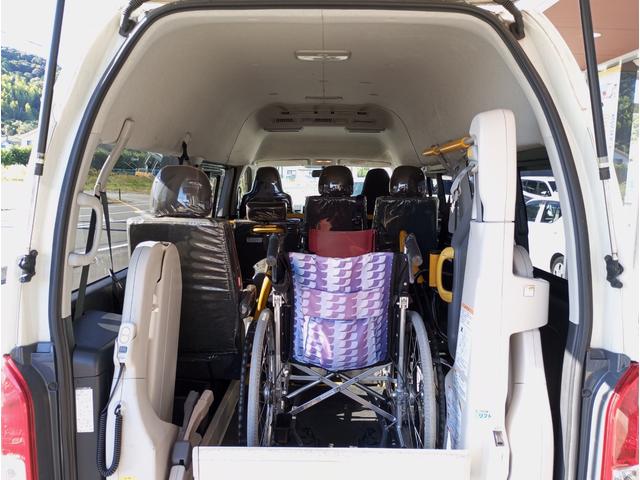 ハイエースバン 車いす仕様車　Ｂタイプ　車検２年付　車いすリフト　福祉装置点検済　ディーゼル車　車いす２名と８名乗車　福祉車両リフト　キーレス　電動格納ミラー　スライドドア連動ステップ　全国対応１年保証付き　修復歴無し（19枚目）