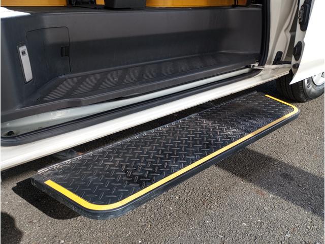 ハイエースバン 車いす仕様車　Ｂタイプ　車検２年付　車いすリフト　福祉装置点検済　ディーゼル車　車いす２名と８名乗車　福祉車両リフト　キーレス　電動格納ミラー　スライドドア連動ステップ　全国対応１年保証付き　修復歴無し（48枚目）