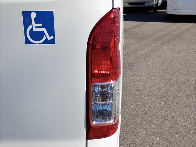 ハイエースバン 車いす仕様車　Ｂタイプ　車検２年付　車いすリフト　福祉装置点検済　ディーゼル車　車いす２名と８名乗車　福祉車両リフト　キーレス　電動格納ミラー　スライドドア連動ステップ　全国対応１年保証付き　修復歴無し（55枚目）