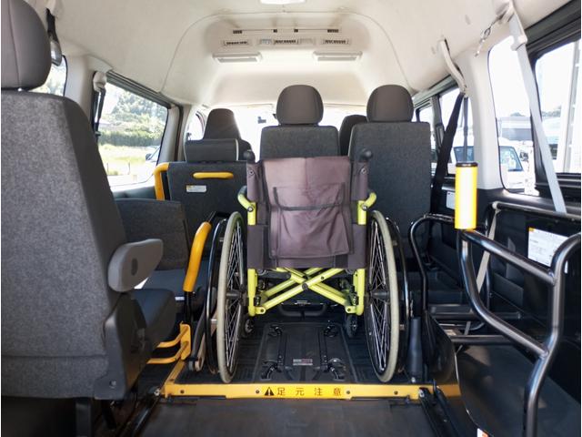 レジアスエースバン 車いす仕様車　ウェルキャブＢタイプ　車検２年付　福祉装置点検済　車いす２名＋８名乗車　純正ナビ　バックカメラ　トヨタセーフティセンス　パワースライドドア　スライドドア連動ステップ　可倒式手すり　全国対応１年保証付き　修復歴無し（8枚目）