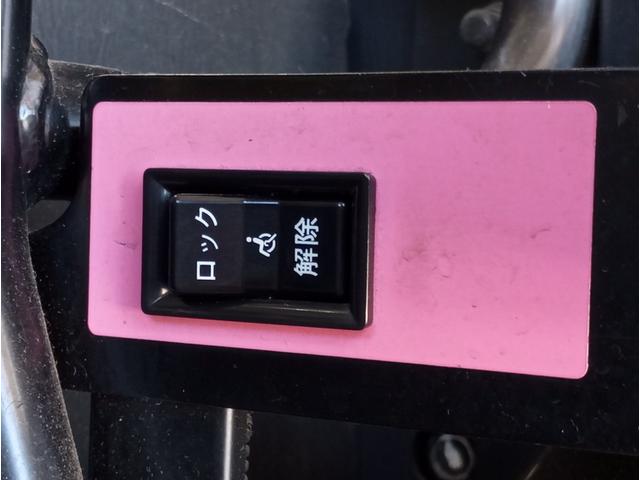 レジアスエースバン 車いす仕様車　ウェルキャブＢタイプ　車検２年付　福祉装置点検済　車いす２名＋８名乗車　純正ナビ　バックカメラ　トヨタセーフティセンス　パワースライドドア　スライドドア連動ステップ　可倒式手すり　全国対応１年保証付き　修復歴無し（10枚目）