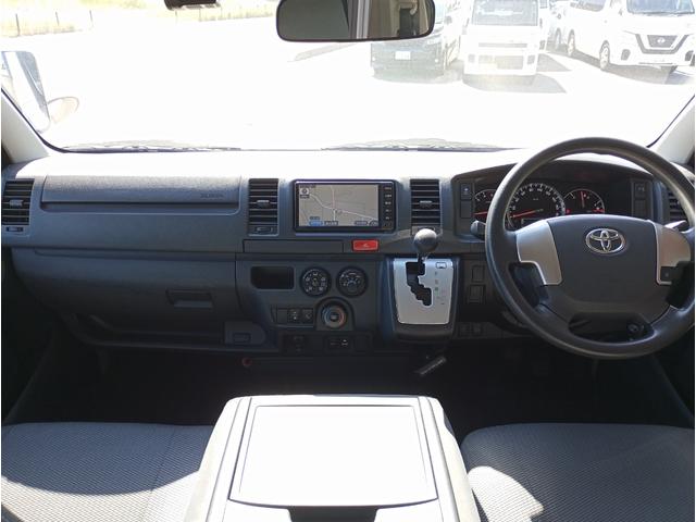 レジアスエースバン 車いす仕様車　ウェルキャブＢタイプ　車検２年付　福祉装置点検済　車いす２名＋８名乗車　純正ナビ　バックカメラ　トヨタセーフティセンス　パワースライドドア　スライドドア連動ステップ　可倒式手すり　全国対応１年保証付き　修復歴無し（13枚目）