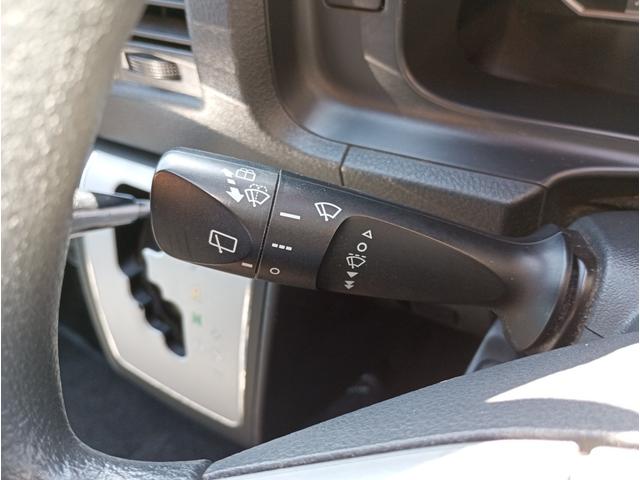 レジアスエースバン 車いす仕様車　ウェルキャブＢタイプ　車検２年付　福祉装置点検済　車いす２名＋８名乗車　純正ナビ　バックカメラ　トヨタセーフティセンス　パワースライドドア　スライドドア連動ステップ　可倒式手すり　全国対応１年保証付き　修復歴無し（18枚目）