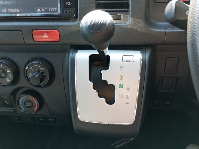 レジアスエースバン 車いす仕様車　ウェルキャブＢタイプ　車検２年付　福祉装置点検済　車いす２名＋８名乗車　純正ナビ　バックカメラ　トヨタセーフティセンス　パワースライドドア　スライドドア連動ステップ　可倒式手すり　全国対応１年保証付き　修復歴無し（27枚目）