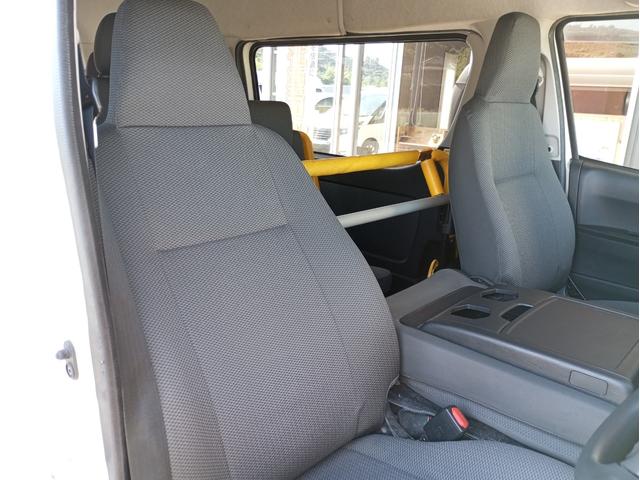 レジアスエースバン 車いす仕様車　ウェルキャブＢタイプ　車検２年付　福祉装置点検済　車いす２名＋８名乗車　純正ナビ　バックカメラ　トヨタセーフティセンス　パワースライドドア　スライドドア連動ステップ　可倒式手すり　全国対応１年保証付き　修復歴無し（32枚目）