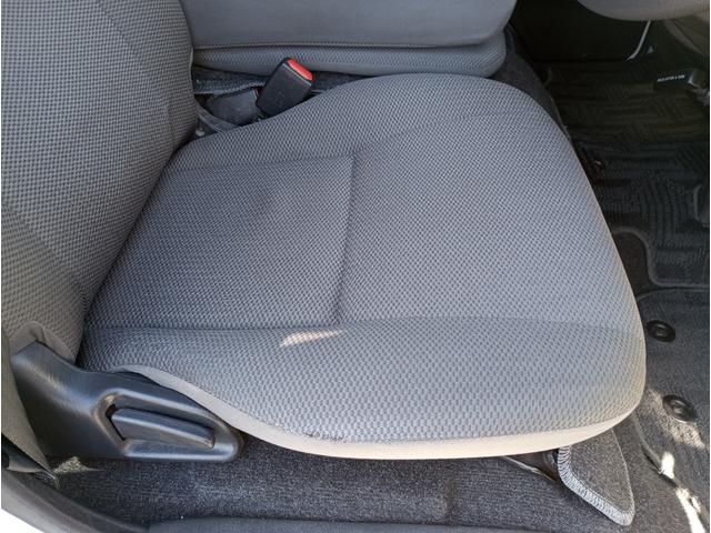 レジアスエースバン 車いす仕様車　ウェルキャブＢタイプ　車検２年付　福祉装置点検済　車いす２名＋８名乗車　純正ナビ　バックカメラ　トヨタセーフティセンス　パワースライドドア　スライドドア連動ステップ　可倒式手すり　全国対応１年保証付き　修復歴無し（33枚目）