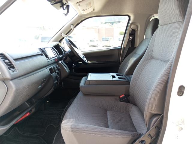 レジアスエースバン 車いす仕様車　ウェルキャブＢタイプ　車検２年付　福祉装置点検済　車いす２名＋８名乗車　純正ナビ　バックカメラ　トヨタセーフティセンス　パワースライドドア　スライドドア連動ステップ　可倒式手すり　全国対応１年保証付き　修復歴無し（36枚目）