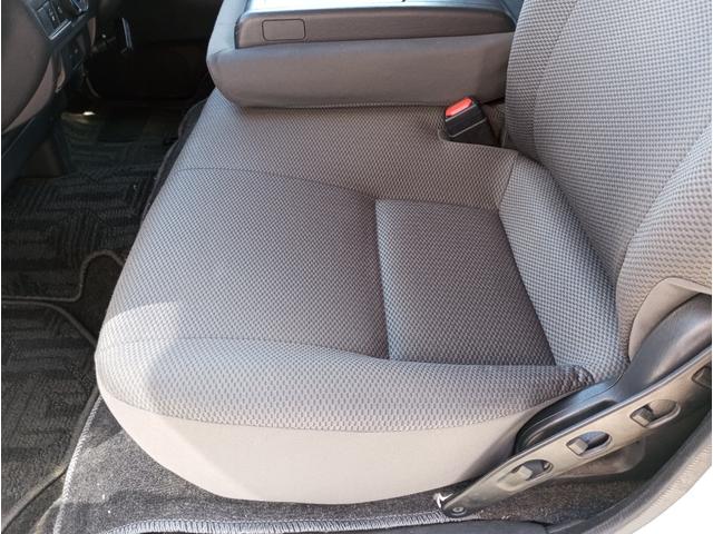 レジアスエースバン 車いす仕様車　ウェルキャブＢタイプ　車検２年付　福祉装置点検済　車いす２名＋８名乗車　純正ナビ　バックカメラ　トヨタセーフティセンス　パワースライドドア　スライドドア連動ステップ　可倒式手すり　全国対応１年保証付き　修復歴無し（38枚目）