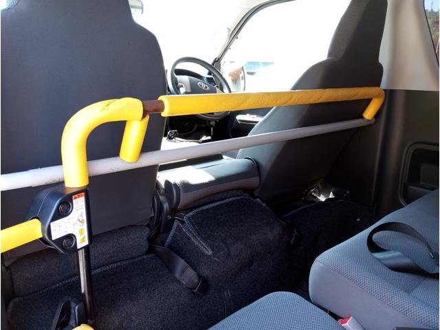 レジアスエースバン 車いす仕様車　ウェルキャブＢタイプ　車検２年付　福祉装置点検済　車いす２名＋８名乗車　純正ナビ　バックカメラ　トヨタセーフティセンス　パワースライドドア　スライドドア連動ステップ　可倒式手すり　全国対応１年保証付き　修復歴無し（39枚目）
