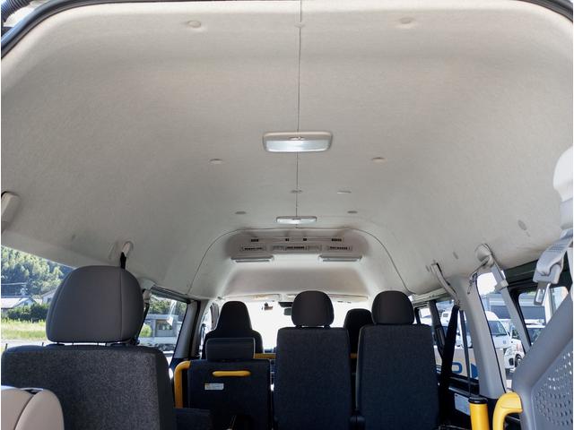レジアスエースバン 車いす仕様車　ウェルキャブＢタイプ　車検２年付　福祉装置点検済　車いす２名＋８名乗車　純正ナビ　バックカメラ　トヨタセーフティセンス　パワースライドドア　スライドドア連動ステップ　可倒式手すり　全国対応１年保証付き　修復歴無し（42枚目）