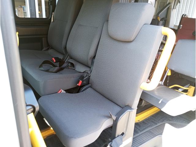 レジアスエースバン 車いす仕様車　ウェルキャブＢタイプ　車検２年付　福祉装置点検済　車いす２名＋８名乗車　純正ナビ　バックカメラ　トヨタセーフティセンス　パワースライドドア　スライドドア連動ステップ　可倒式手すり　全国対応１年保証付き　修復歴無し（43枚目）