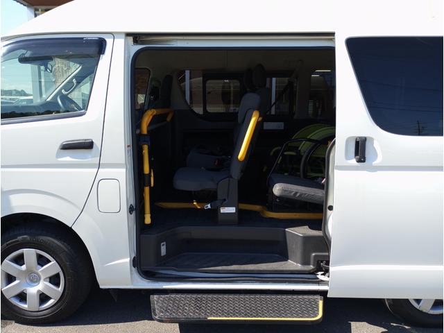 レジアスエースバン 車いす仕様車　ウェルキャブＢタイプ　車検２年付　福祉装置点検済　車いす２名＋８名乗車　純正ナビ　バックカメラ　トヨタセーフティセンス　パワースライドドア　スライドドア連動ステップ　可倒式手すり　全国対応１年保証付き　修復歴無し（44枚目）