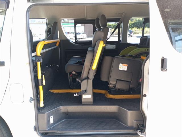 レジアスエースバン 車いす仕様車　ウェルキャブＢタイプ　車検２年付　福祉装置点検済　車いす２名＋８名乗車　純正ナビ　バックカメラ　トヨタセーフティセンス　パワースライドドア　スライドドア連動ステップ　可倒式手すり　全国対応１年保証付き　修復歴無し（45枚目）