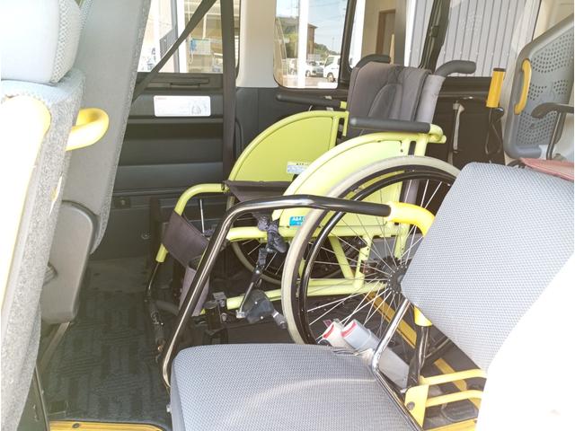 レジアスエースバン 車いす仕様車　ウェルキャブＢタイプ　車検２年付　福祉装置点検済　車いす２名＋８名乗車　純正ナビ　バックカメラ　トヨタセーフティセンス　パワースライドドア　スライドドア連動ステップ　可倒式手すり　全国対応１年保証付き　修復歴無し（48枚目）