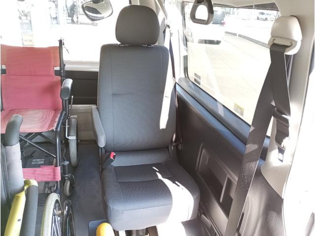 レジアスエースバン 車いす仕様車　ウェルキャブＢタイプ　車検２年付　福祉装置点検済　車いす２名＋８名乗車　純正ナビ　バックカメラ　トヨタセーフティセンス　パワースライドドア　スライドドア連動ステップ　可倒式手すり　全国対応１年保証付き　修復歴無し（49枚目）