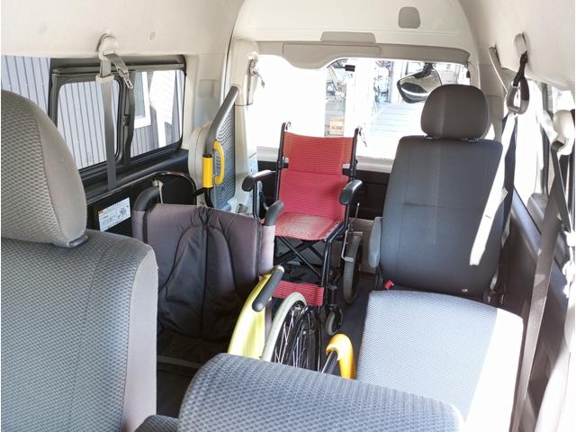 レジアスエースバン 車いす仕様車　ウェルキャブＢタイプ　車検２年付　福祉装置点検済　車いす２名＋８名乗車　純正ナビ　バックカメラ　トヨタセーフティセンス　パワースライドドア　スライドドア連動ステップ　可倒式手すり　全国対応１年保証付き　修復歴無し（51枚目）