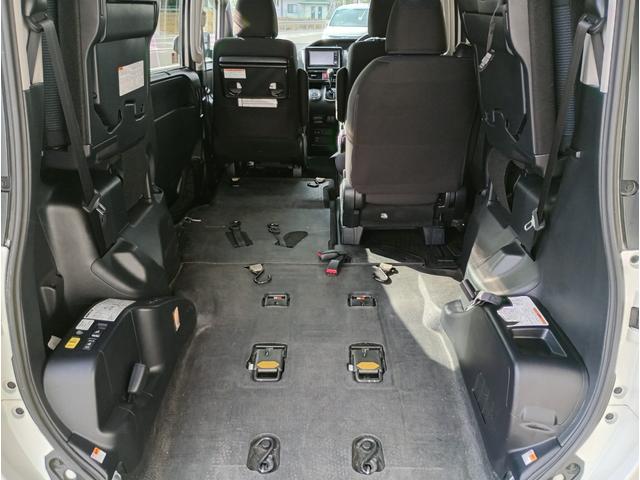 ノア Ｘ　車いす仕様車　スロープタイプ　タイプ１　車いす２脚仕様　車検２年付　福祉装置点検済　後退防止装置　車いす２名＋３名乗車　車いす１名＋６　純正ナビ　バックカメラ　左側パワースライドドア　ＥＴＣ　トヨタセーフティセンス　全国対応１年保証付　修復歴無し　福祉車両（4枚目）