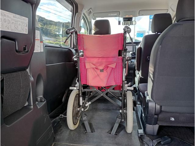 ノア Ｘ　車いす仕様車　スロープタイプ　タイプ１　車いす２脚仕様　車検２年付　福祉装置点検済　後退防止装置　車いす２名＋３名乗車　車いす１名＋６　純正ナビ　バックカメラ　左側パワースライドドア　ＥＴＣ　トヨタセーフティセンス　全国対応１年保証付　修復歴無し　福祉車両（5枚目）