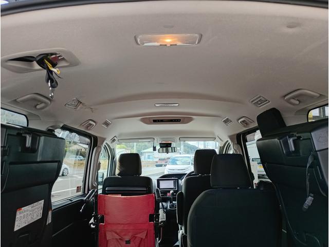 ノア Ｘ　車いす仕様車　スロープタイプ　タイプ１　車いす２脚仕様　車検２年付　福祉装置点検済　後退防止装置　車いす２名＋３名乗車　車いす１名＋６　純正ナビ　バックカメラ　左側パワースライドドア　ＥＴＣ　トヨタセーフティセンス　全国対応１年保証付　修復歴無し　福祉車両（13枚目）