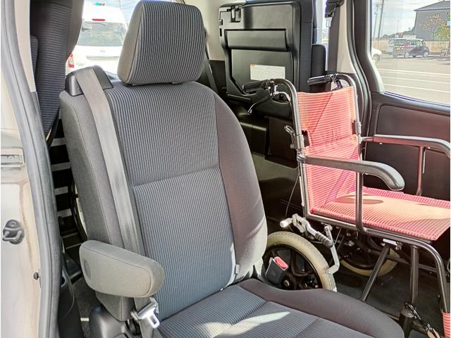 ノア Ｘ　車いす仕様車　スロープタイプ　タイプ１　車いす２脚仕様　車検２年付　福祉装置点検済　後退防止装置　車いす２名＋３名乗車　車いす１名＋６　純正ナビ　バックカメラ　左側パワースライドドア　ＥＴＣ　トヨタセーフティセンス　全国対応１年保証付　修復歴無し　福祉車両（47枚目）