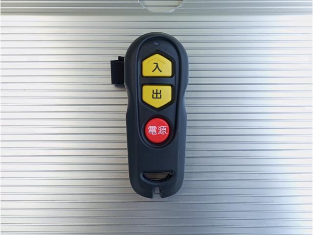 Ｎ－ＢＯＸ Ｇ・スロープＬターボホンダセンシング　車検令和９年１０月　車いすスロープ　福祉装置点検済　車いす１名＋２名乗車　通常４名乗車　リモコン式電動ウィンチ　純正ナビ　バックカメラ　ＥＴＣ　電動ステップ　全国対応１年保証付き　修復歴無し　福祉車両（7枚目）