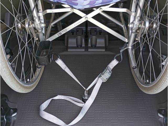 Ｎ－ＢＯＸ Ｇ・スロープＬターボホンダセンシング　車検令和９年１０月　車いすスロープ　福祉装置点検済　車いす１名＋２名乗車　通常４名乗車　リモコン式電動ウィンチ　純正ナビ　バックカメラ　ＥＴＣ　電動ステップ　全国対応１年保証付き　修復歴無し　福祉車両（8枚目）