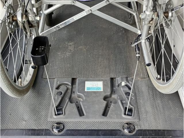 ハイエースバン ウェルキャブ　車いす仕様車　ＡＳタイプ　車検２年付　ディーゼル　車いすリフト　福祉装置点検済　車いす１名＋７名乗車　車いす２名＋５名乗車　キーレス　電動格納ミラー　電動スライドドア　バックカメラ　全国対応１年保証付き　修復歴無し　福祉車両（5枚目）