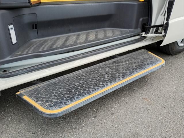 ハイエースバン ウェルキャブ　車いす仕様車　ＡＳタイプ　車検２年付　ディーゼル　車いすリフト　福祉装置点検済　車いす１名＋７名乗車　車いす２名＋５名乗車　キーレス　電動格納ミラー　電動スライドドア　バックカメラ　全国対応１年保証付き　修復歴無し　福祉車両（43枚目）