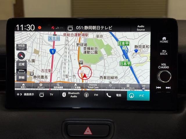 ヴェゼル ｅ：ＨＥＶＺ　ナビフルセグＢカメラＥＴＣＬＥＤＡＷ　衝突回避支援ブレーキ機能　スマキ　Ｐトランク　フルオートエアコン　Ｄレコ　エアバッグ　両席エアバック　Ｒカメ　パワーウィンドウ　ＬＥＤランプ　ソナー　クルーズＣ（4枚目）