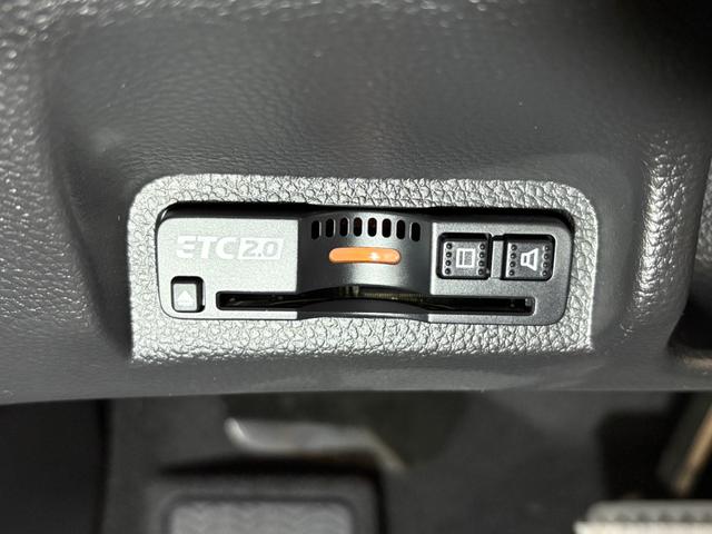 ヴェゼル ｅ：ＨＥＶＺ　ナビフルセグＢカメラＥＴＣＬＥＤＡＷ　衝突回避支援ブレーキ機能　スマキ　Ｐトランク　フルオートエアコン　Ｄレコ　エアバッグ　両席エアバック　Ｒカメ　パワーウィンドウ　ＬＥＤランプ　ソナー　クルーズＣ（21枚目）