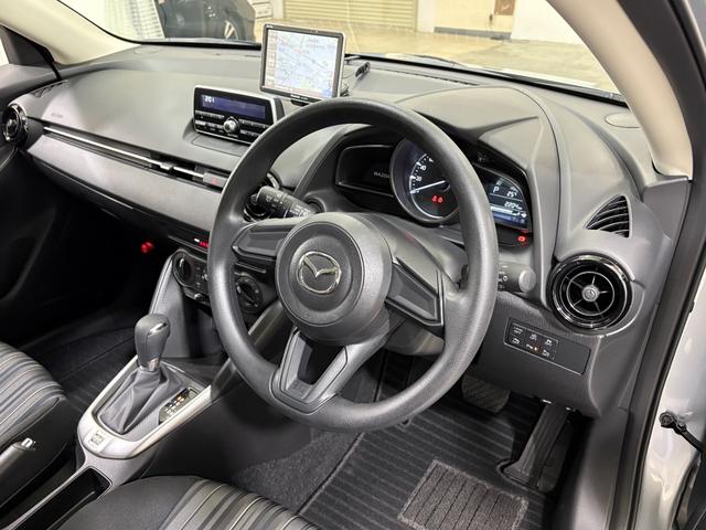 ＭＡＺＤＡ２ １５Ｃ　後付ナビワンセグＢカメラＥＴＣＬＥＤ　スマートシティブレーキサポート　マニュアルエアコン　ＥＴＣ車載器　横滑り防止装置　バックモニター　ＬＥＤヘッドライト　アイドリング　助手席エアバッグ　キーレス（13枚目）