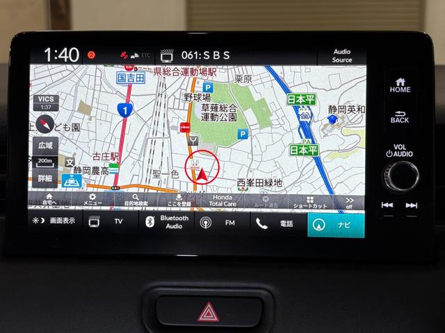 ヴェゼル ｅ：ＨＥＶＺ　ナビフルセグＢカメラＥＴＣＬＥＤＡＷ　衝突回避支援ブレーキ機能　スマキ　Ｐトランク　フルオートエアコン　エアバッグ　両席エアバック　Ｒカメ　パワーウィンドウ　ＬＥＤランプ　ソナー　クルーズＣ　ＵＳＢ（4枚目）