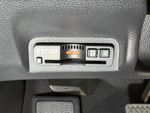 ヴェゼル ｅ：ＨＥＶＺ　ナビフルセグＢカメラＥＴＣＬＥＤＡＷ　衝突回避支援ブレーキ機能　スマキ　Ｐトランク　フルオートエアコン　エアバッグ　両席エアバック　Ｒカメ　パワーウィンドウ　ＬＥＤランプ　ソナー　クルーズＣ　ＵＳＢ（21枚目）