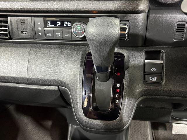 Ｎ－ＢＯＸカスタム ベースグレード　ナビフルセグＢカメラＬＥＤＡＷ　Ｗ電動ドア　ＵＳＢ接続　ＣＭＢＳ　オートエアコン　スマートキ　クルコン　バックカメラ　フルセグＴＶ　パワーステアリング　エアバッグ　ＥＳＣ　パワーウインドウ　フリーキー（18枚目）