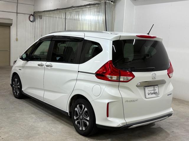 フリード＋ハイブリッド ハイブリッド・クロスターホンダセンシング　ナビフルセグＢカメラＥＴＣＬＥＤＡＷ　バックカメラ　シートヒーター　地デジフルセグ　両側電動ドア　サイドエアバッグ　ＬＥＤヘッドライト　スマートキー　横滑り防止装置　クルーズコントロール　ドラレコ（2枚目）