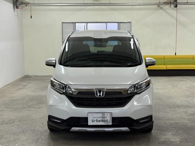 フリード＋ハイブリッド ハイブリッド・クロスターホンダセンシング　ナビフルセグＢカメラＥＴＣＬＥＤＡＷ　バックカメラ　シートヒーター　地デジフルセグ　両側電動ドア　サイドエアバッグ　ＬＥＤヘッドライト　スマートキー　横滑り防止装置　クルーズコントロール　ドラレコ（5枚目）