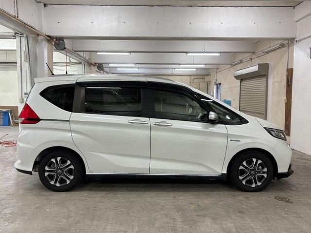 フリード＋ハイブリッド ハイブリッド・クロスターホンダセンシング　ナビフルセグＢカメラＥＴＣＬＥＤＡＷ　バックカメラ　シートヒーター　地デジフルセグ　両側電動ドア　サイドエアバッグ　ＬＥＤヘッドライト　スマートキー　横滑り防止装置　クルーズコントロール　ドラレコ（7枚目）