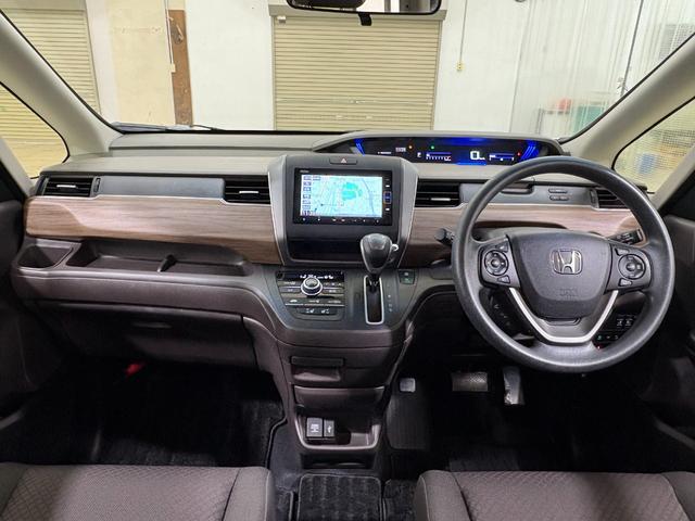 フリード G ナビフルセグBカメラETCLED Aクルーズ 3列シート LEDヘッドライト パワーウインドウ 地デジ Rカメラ VSA USB ドライブレコーダー エアコン エアバッグ スマートキー ECONモード(3枚目)