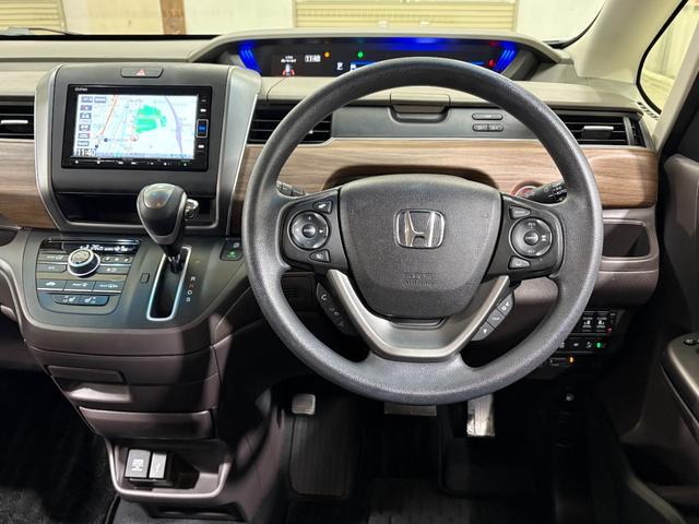 フリード G ナビフルセグBカメラETCLED Aクルーズ 3列シート LEDヘッドライト パワーウインドウ 地デジ Rカメラ VSA USB ドライブレコーダー エアコン エアバッグ スマートキー ECONモード(12枚目)