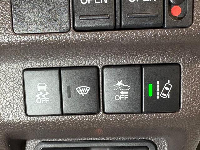 フリード G ナビフルセグBカメラETCLED Aクルーズ 3列シート LEDヘッドライト パワーウインドウ 地デジ Rカメラ VSA USB ドライブレコーダー エアコン エアバッグ スマートキー ECONモード(22枚目)