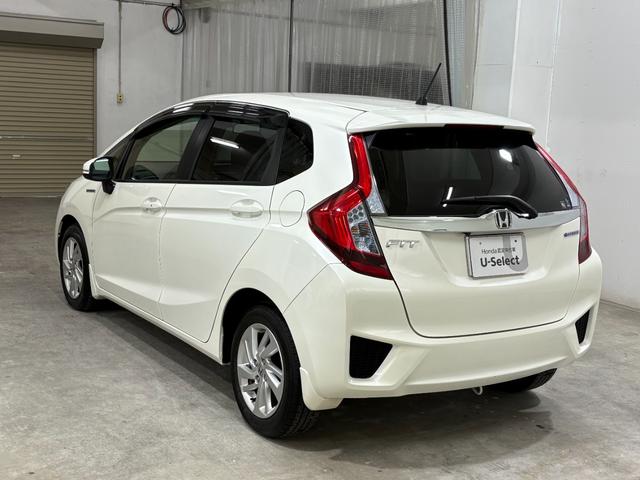 フィットハイブリッド Ｌパッケージ　ナビフルセグＢカメラＥＴＣＬＥＤＡＷ　ナビ＆ＴＶ　地デジフルセグＴＶ　ＵＳＢ　ＤＶＤ再生　バックカメラ　オートクルーズコントロール　ＥＳＣ　ＡＵＴＯエアコン　ＡＢＳ　運転席助手席エアバッグ　キーフリー（2枚目）