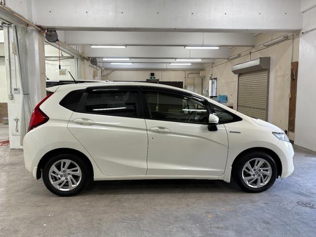 フィットハイブリッド Ｌパッケージ　ナビフルセグＢカメラＥＴＣＬＥＤＡＷ　ナビ＆ＴＶ　地デジフルセグＴＶ　ＵＳＢ　ＤＶＤ再生　バックカメラ　オートクルーズコントロール　ＥＳＣ　ＡＵＴＯエアコン　ＡＢＳ　運転席助手席エアバッグ　キーフリー（7枚目）