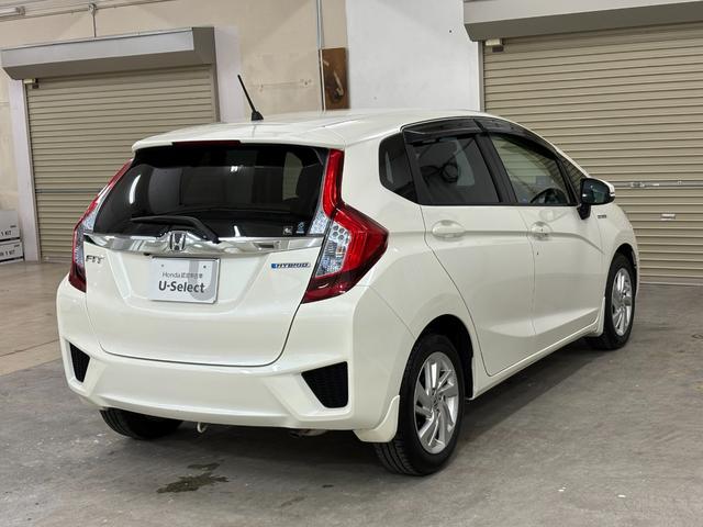 フィットハイブリッド Ｌパッケージ　ナビフルセグＢカメラＥＴＣＬＥＤＡＷ　ナビ＆ＴＶ　地デジフルセグＴＶ　ＵＳＢ　ＤＶＤ再生　バックカメラ　オートクルーズコントロール　ＥＳＣ　ＡＵＴＯエアコン　ＡＢＳ　運転席助手席エアバッグ　キーフリー（9枚目）