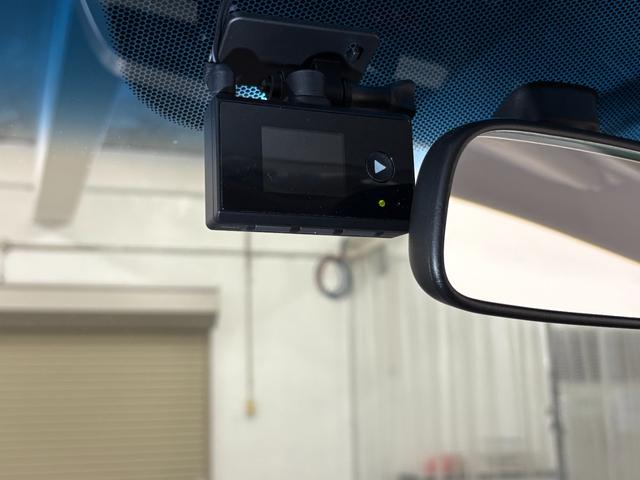 フィットハイブリッド Ｌパッケージ　ナビフルセグＢカメラＥＴＣＬＥＤＡＷ　ナビ＆ＴＶ　地デジフルセグＴＶ　ＵＳＢ　ＤＶＤ再生　バックカメラ　オートクルーズコントロール　ＥＳＣ　ＡＵＴＯエアコン　ＡＢＳ　運転席助手席エアバッグ　キーフリー（24枚目）