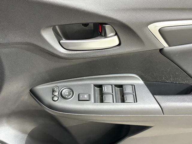 フィットハイブリッド Ｌパッケージ　ナビフルセグＢカメラＥＴＣＬＥＤＡＷ　ナビ＆ＴＶ　地デジフルセグＴＶ　ＵＳＢ　ＤＶＤ再生　バックカメラ　オートクルーズコントロール　ＥＳＣ　ＡＵＴＯエアコン　ＡＢＳ　運転席助手席エアバッグ　キーフリー（26枚目）