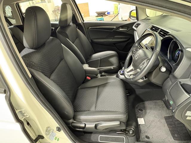 フィットハイブリッド Ｌパッケージ　ナビフルセグＢカメラＥＴＣＬＥＤＡＷ　ナビ＆ＴＶ　地デジフルセグＴＶ　ＵＳＢ　ＤＶＤ再生　バックカメラ　オートクルーズコントロール　ＥＳＣ　ＡＵＴＯエアコン　ＡＢＳ　運転席助手席エアバッグ　キーフリー（27枚目）