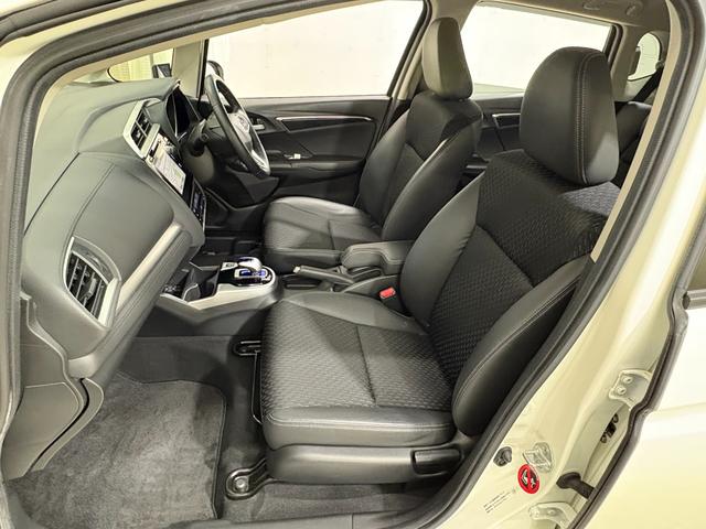 フィットハイブリッド Ｌパッケージ　ナビフルセグＢカメラＥＴＣＬＥＤＡＷ　ナビ＆ＴＶ　地デジフルセグＴＶ　ＵＳＢ　ＤＶＤ再生　バックカメラ　オートクルーズコントロール　ＥＳＣ　ＡＵＴＯエアコン　ＡＢＳ　運転席助手席エアバッグ　キーフリー（29枚目）